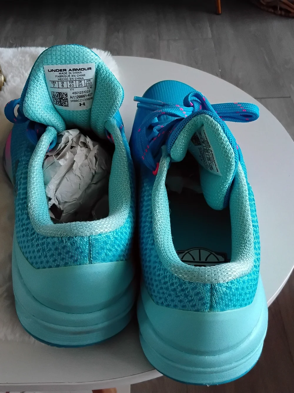 Floor Sample NWOB  Under Armour Women’s Teal Athletic Sneakers with Pink Accents
